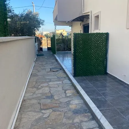 Megaron Homes Kucukkoy Gardened 别墅